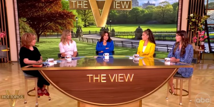 ABC accusa la FCC: rinnovo licenze è ritorsione contro Trump