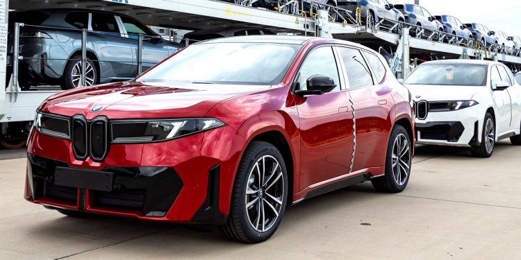 BMW iX3, verso 100.000 ordini a meno di un anno dal debutto
