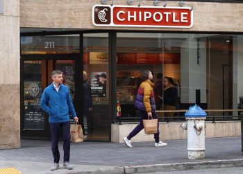 Chipotle alza le stime di vendita nonostante il calo di clienti
