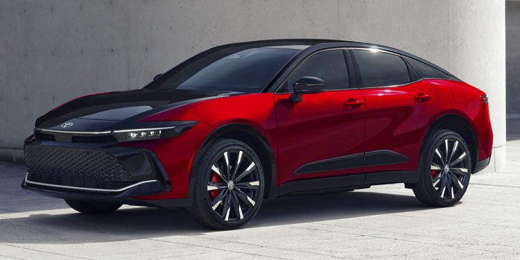 Toyota Crown 2027, nuovo ibrido e un rincaro record su una versione