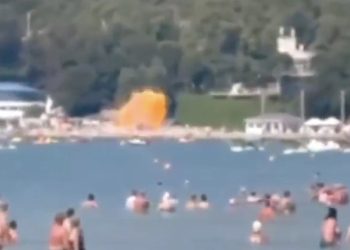 Droni ucraini su spiaggia in Russia, almeno sei morti