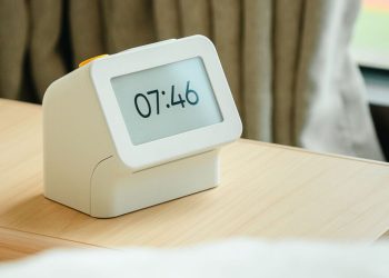 Habity, la sveglia e-paper danese contro lo smartphone a letto