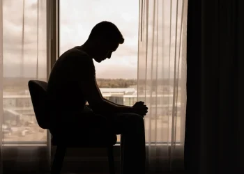 Conservante alimentare legato a più suicidi tra i giovani nel Regno Unito